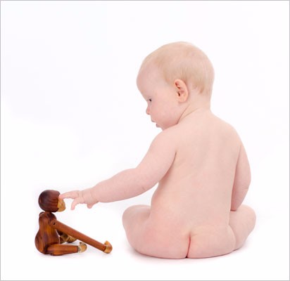 Baby-siddende-abe-legetøj-højre7